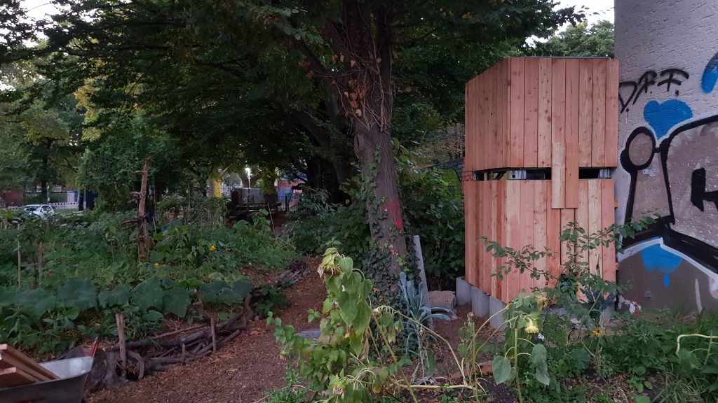 die Wassertanke im 7000-Schmetterlinge-Garten